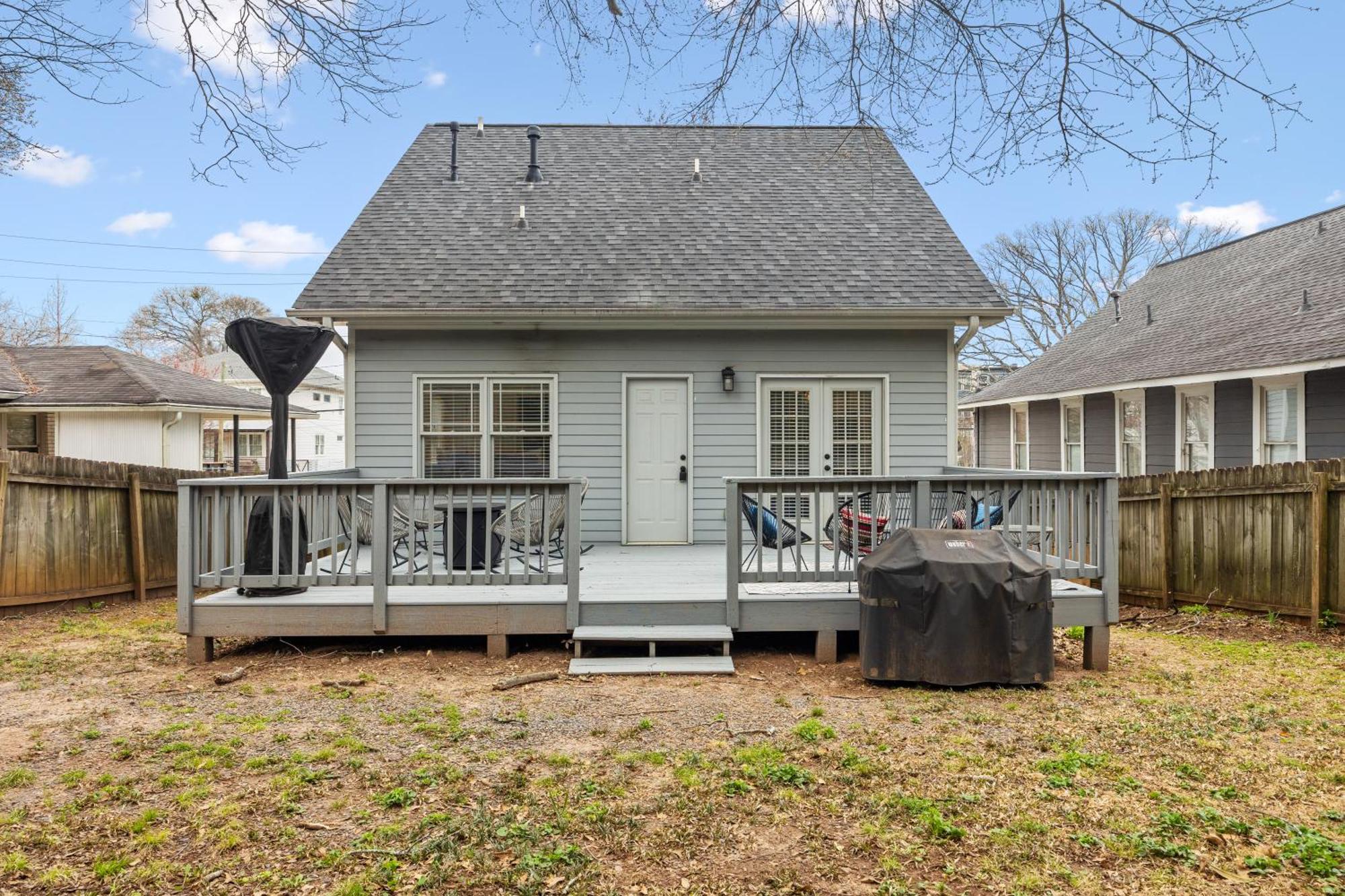Perfect In-town Location! Kingbed, Bbq And Parking *