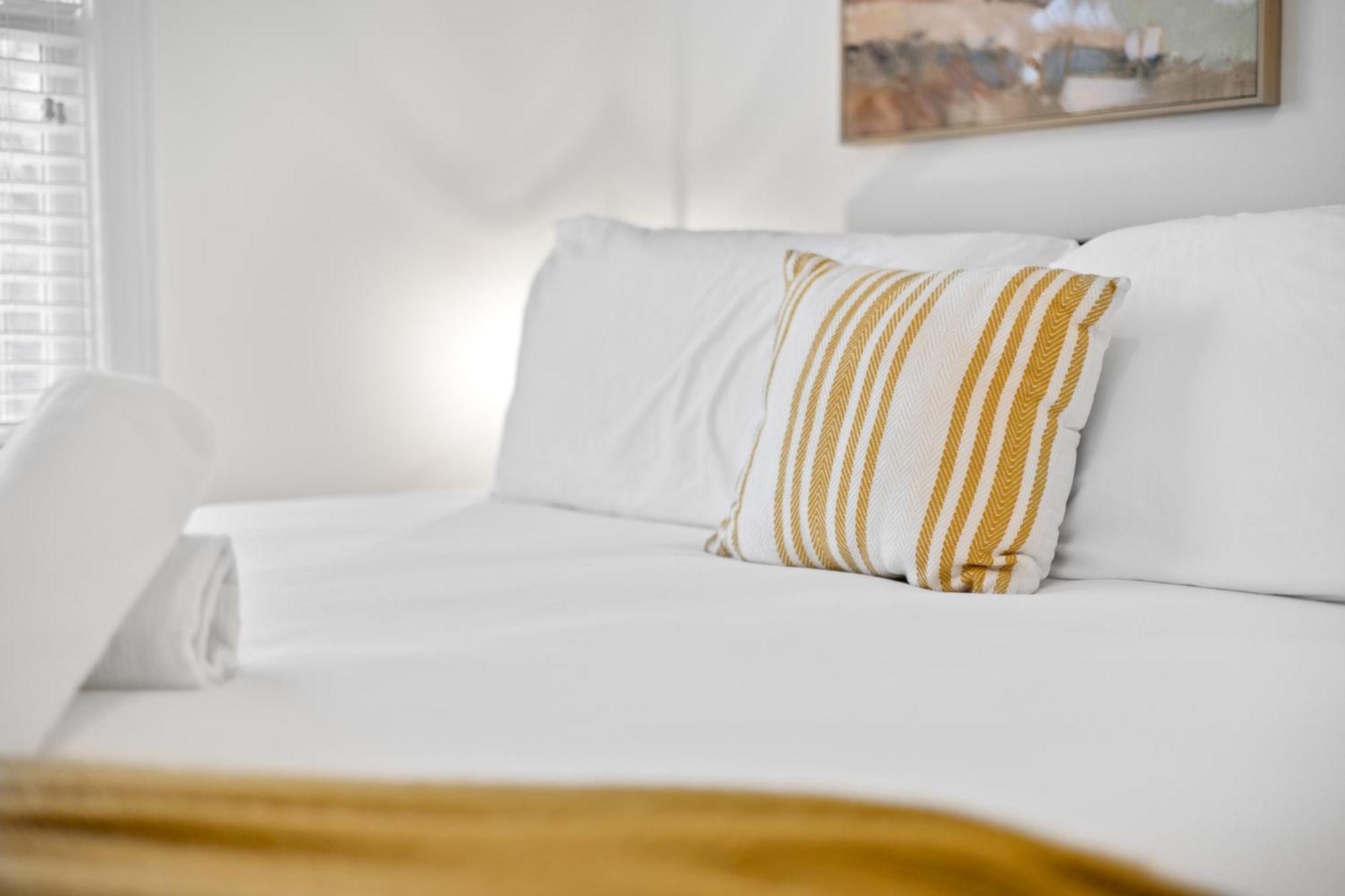 Perfect In-town Location! Kingbed, Bbq And Parking *
