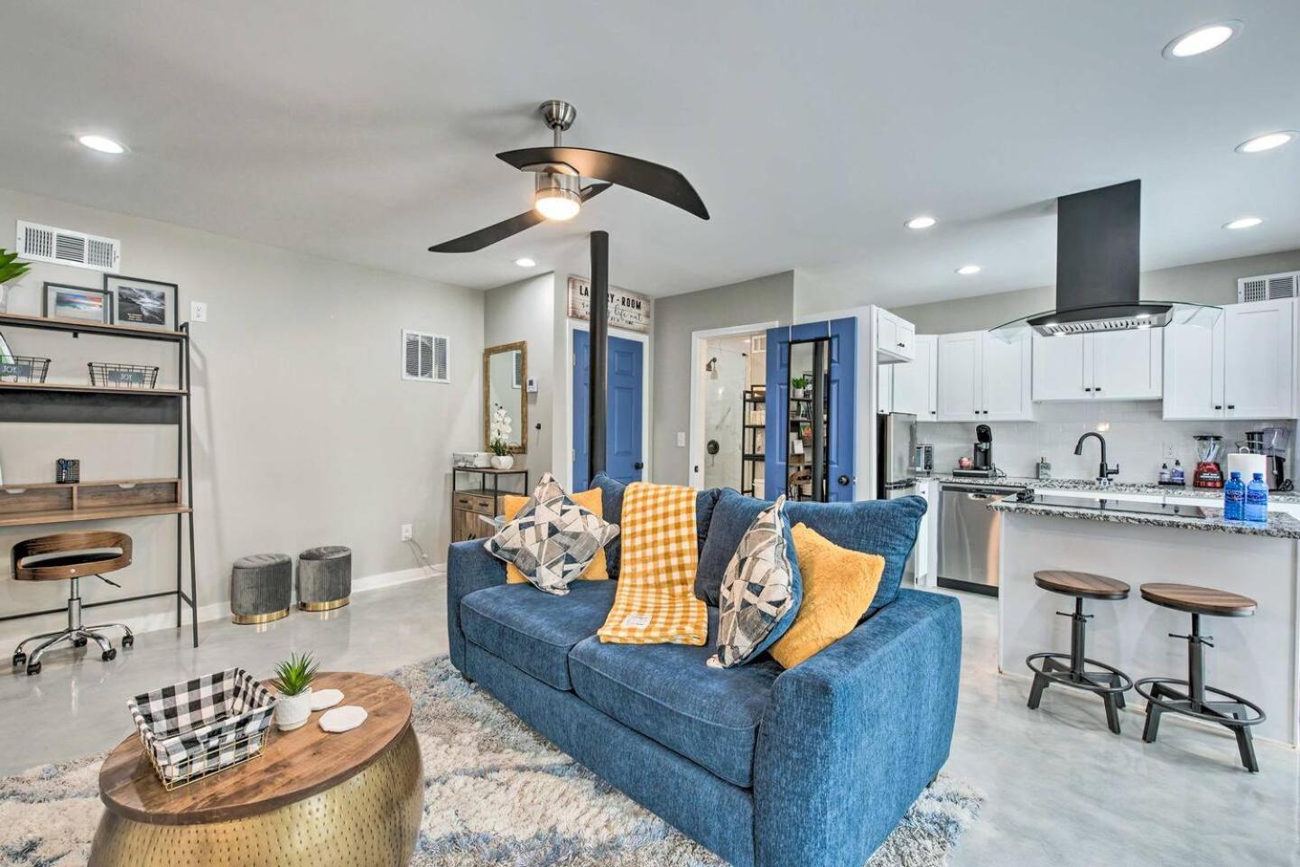 Downtown & Airport 10 Min The Chic Rhitreat 2! Apartment *