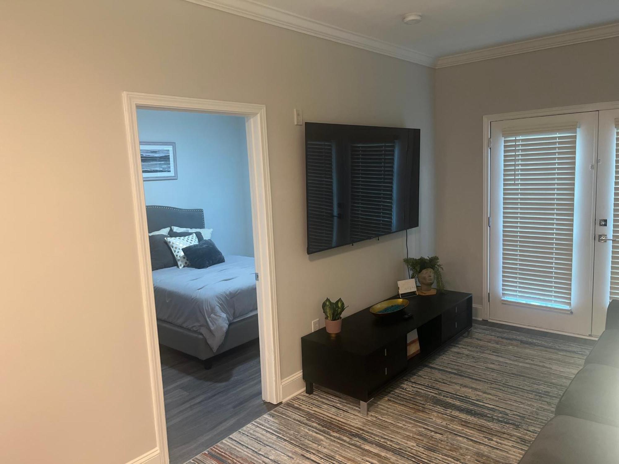 Buckhead Palace Apartment *