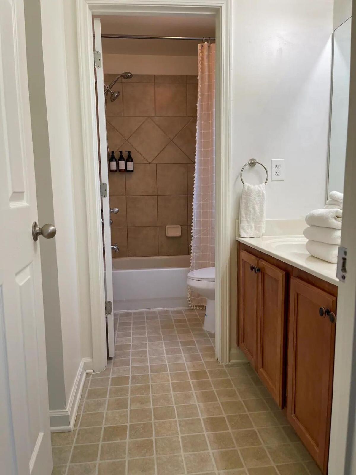 Two Cozy Homes Near Gwcc & Mercedes Benz - Sleeps 15 Atlanta