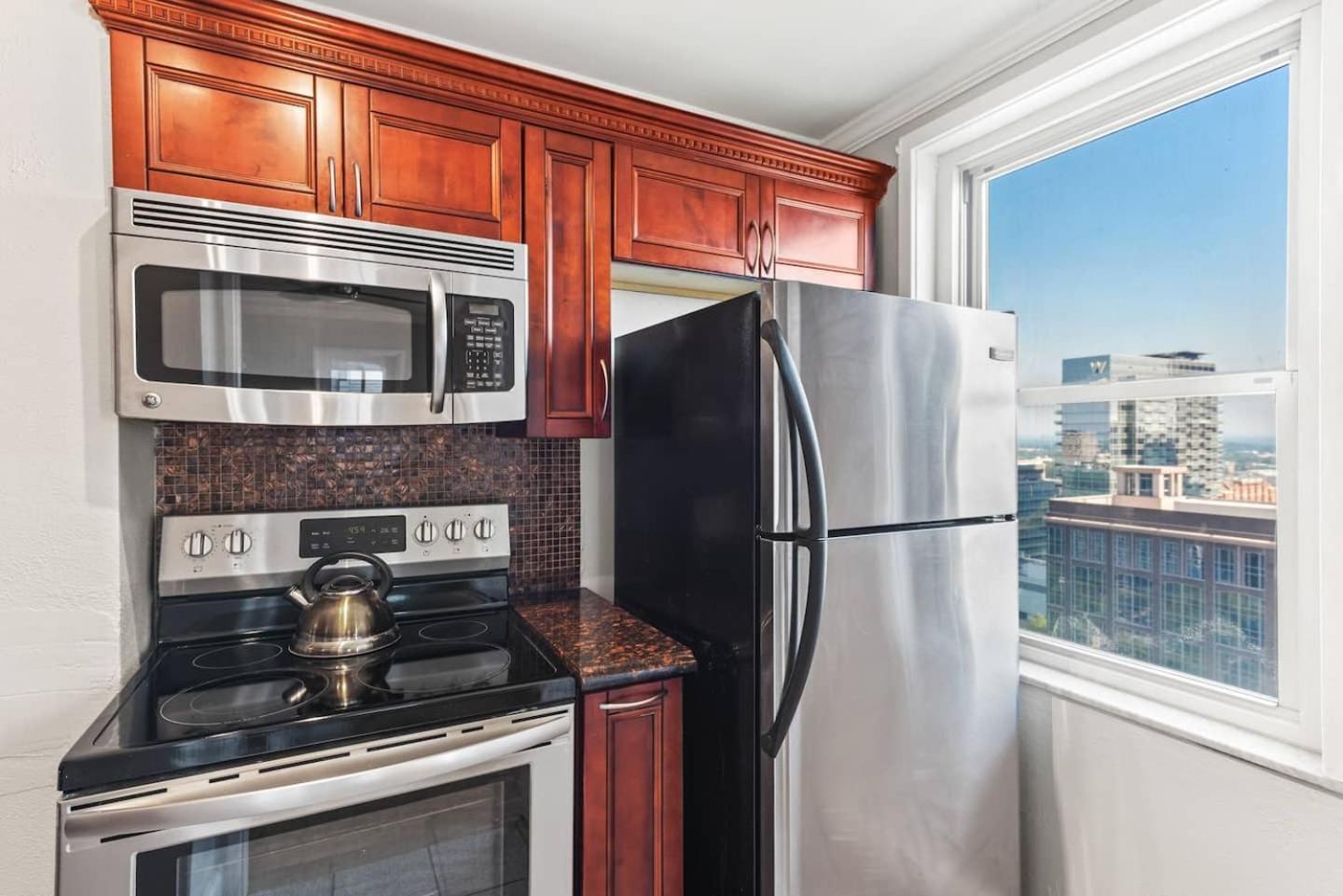 Skyline Serenity 1 Bdrm Stunning Views *