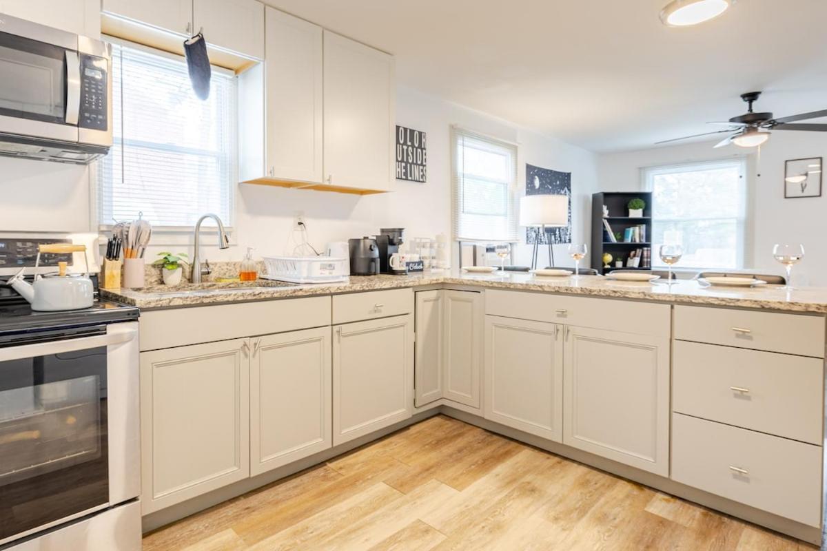 Comfortable 2 Bedroom Near Downtown Atl Sleeps 6 Free Parking Apartment