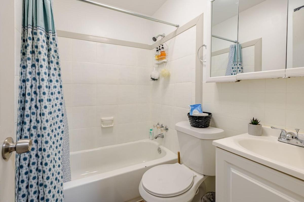 Comfortable 2 Bedroom Near Downtown Atl Sleeps 6 Free Parking Apartment *