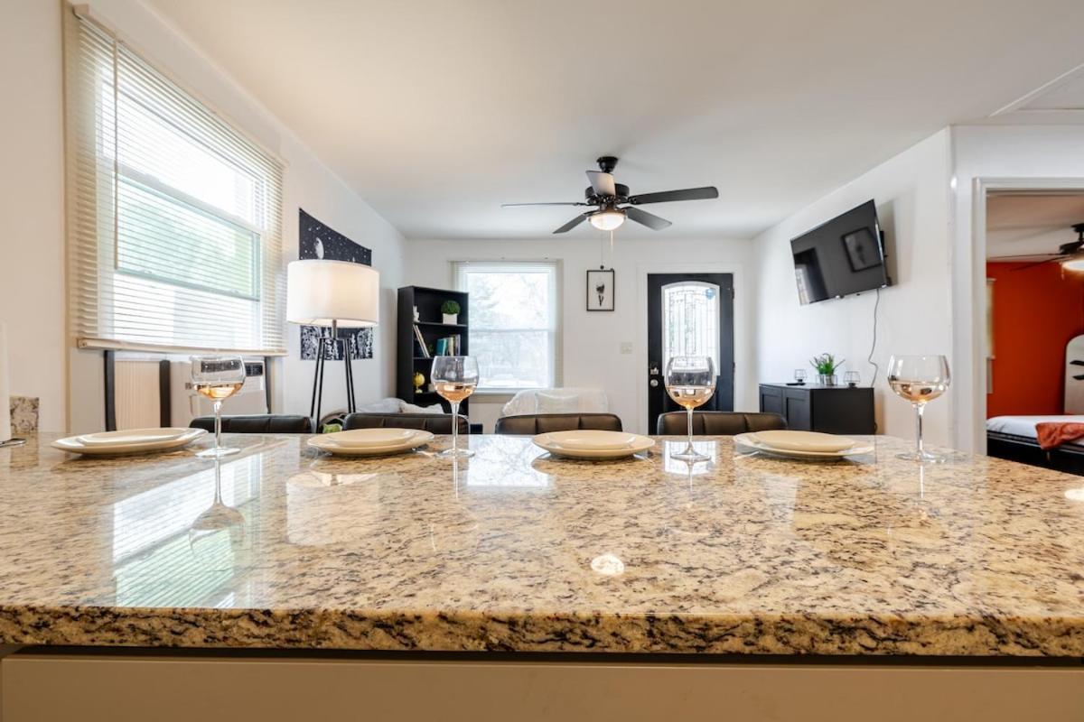 Comfortable 2 Bedroom Near Downtown Atl Sleeps 6 Free Parking * Atlanta