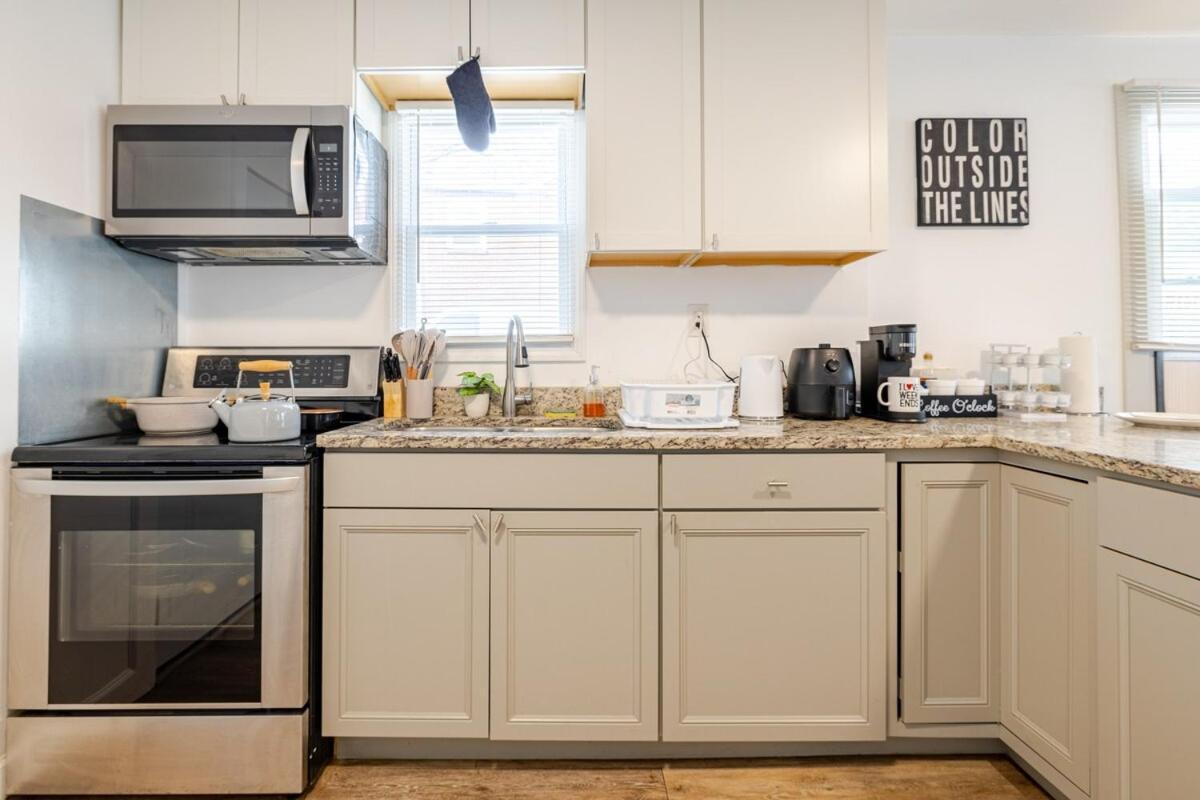 Comfortable 2 Bedroom Near Downtown Atl Sleeps 6 Free Parking Apartment