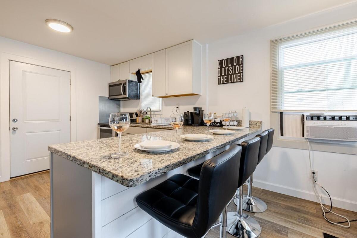 Apartment Comfortable 2 Bedroom Near Downtown Atl Sleeps 6 Free Parking
