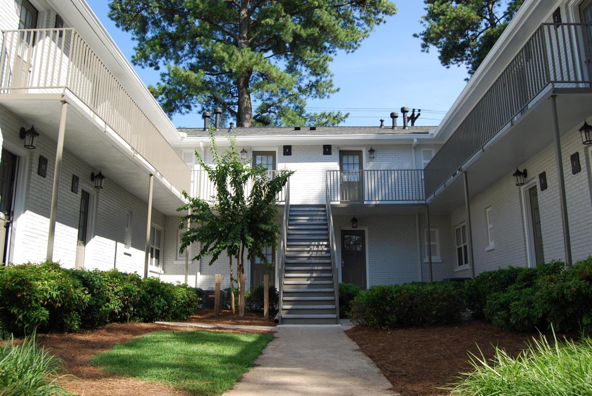 Brookwood Courtyard By Bca Furnished Bcc2b 01 A Holiday home *
