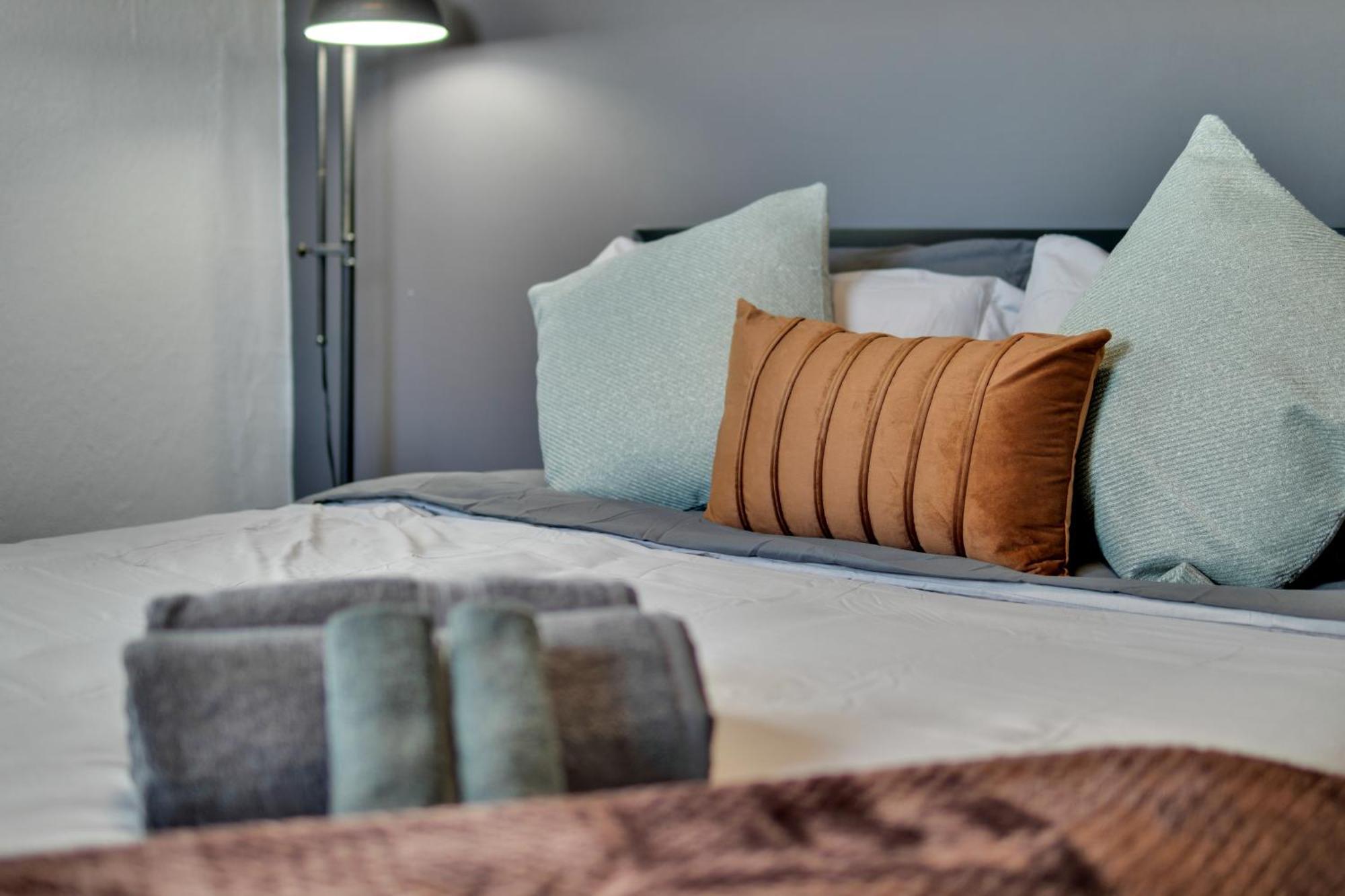 Skid Row Chateau- Renovated Mechanicsville Holiday home