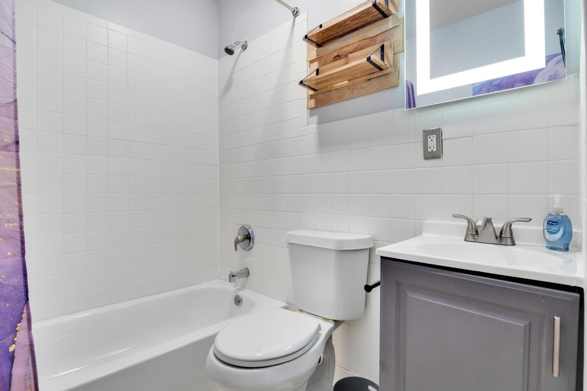 Skid Row Chateau- Renovated Mechanicsville Holiday home