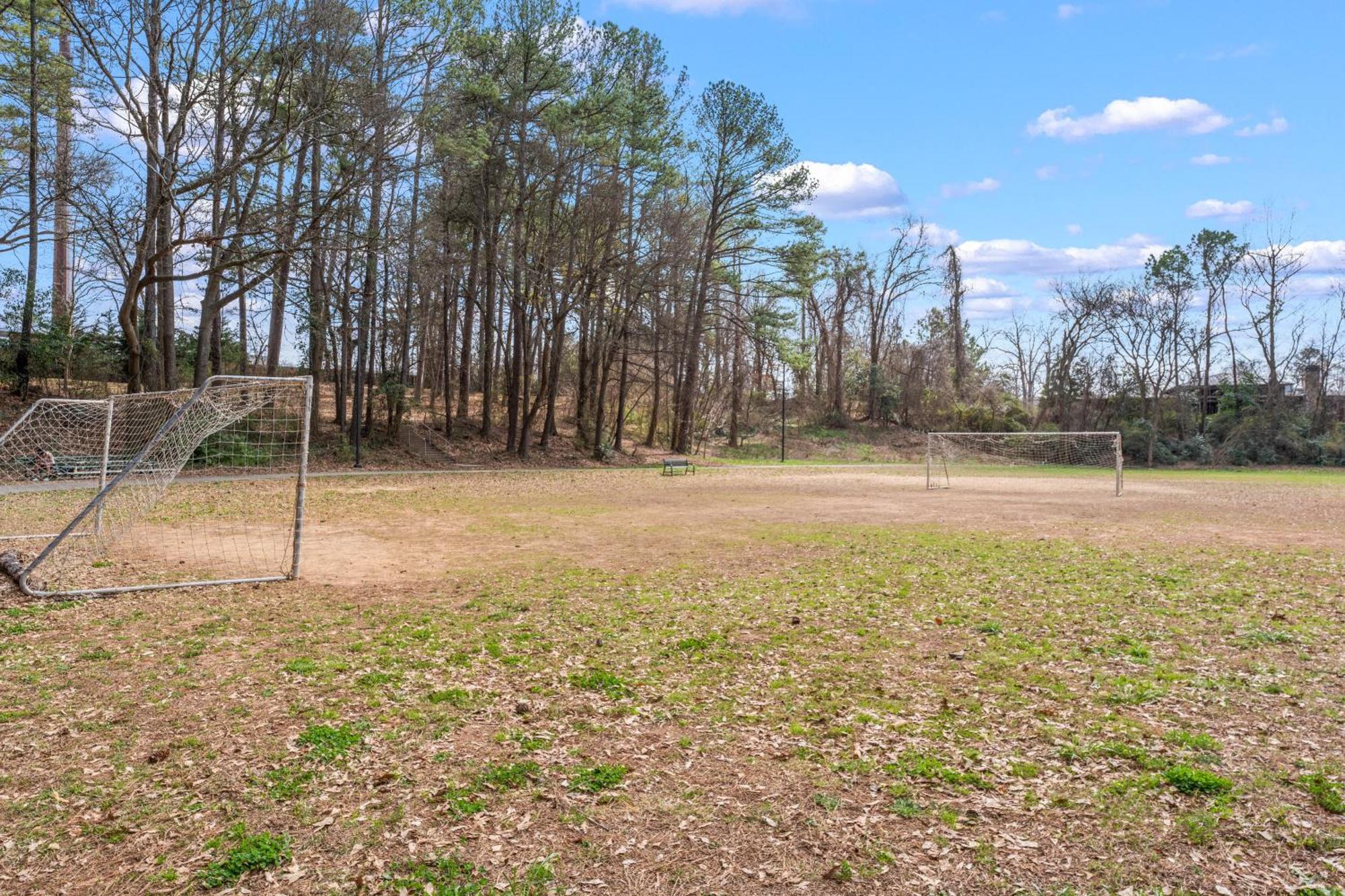 Second Home - 3 Bed 2 Bath 8 Minutes From Airport *
