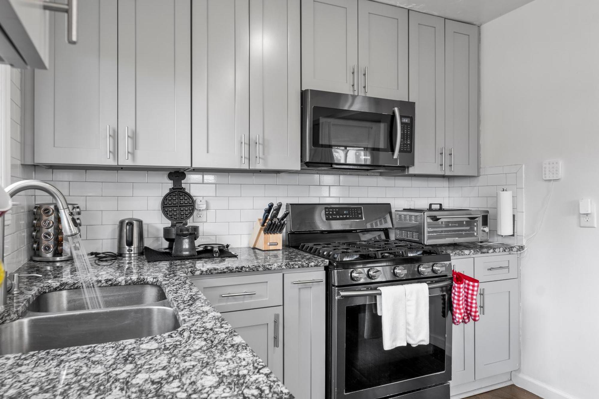 Second Home - 3 Bed 2 Bath 8 Minutes From Airport Atlanta