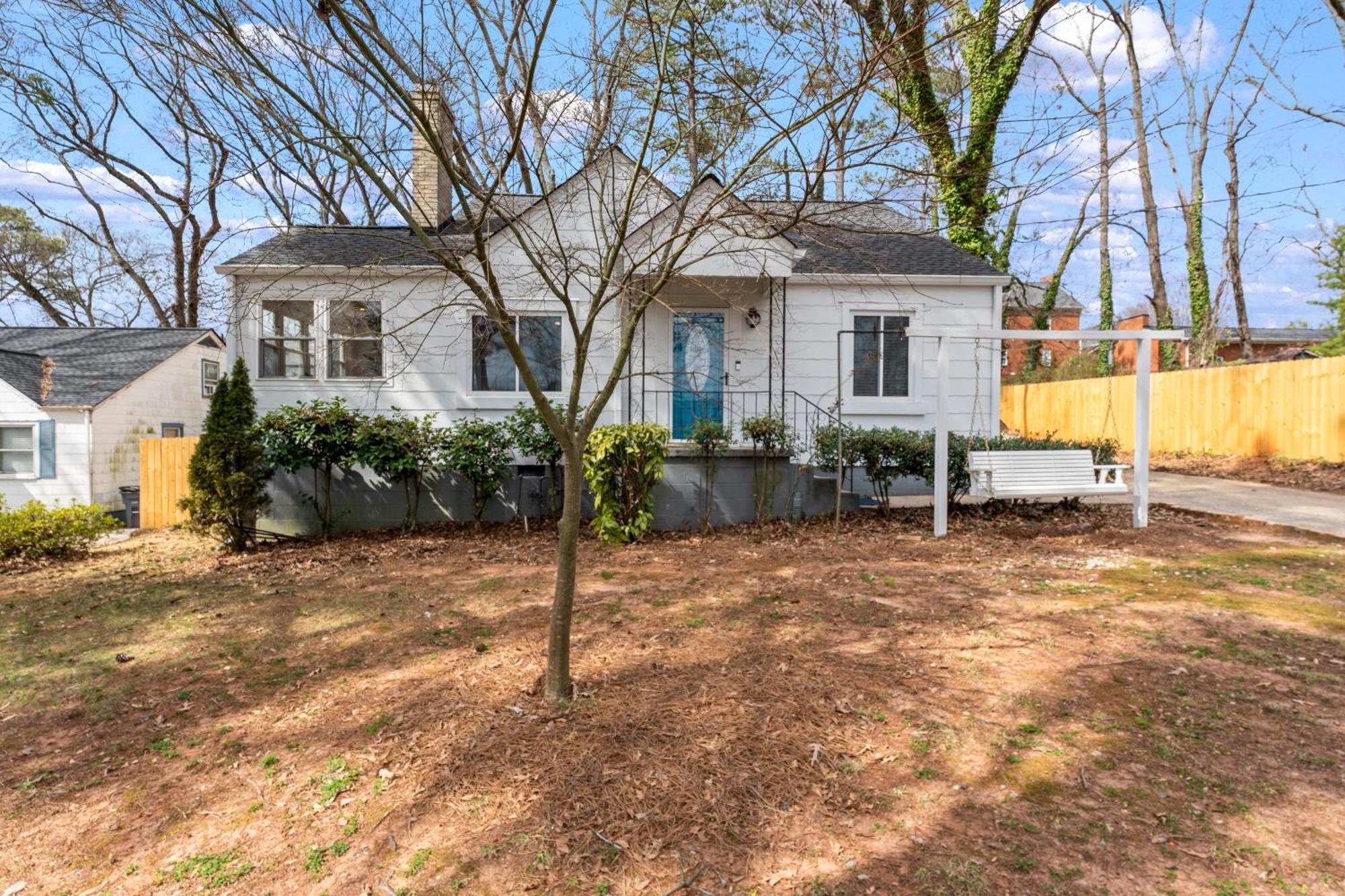 Second Home - 3 Bed 2 Bath 8 Minutes From Airport Holiday home *