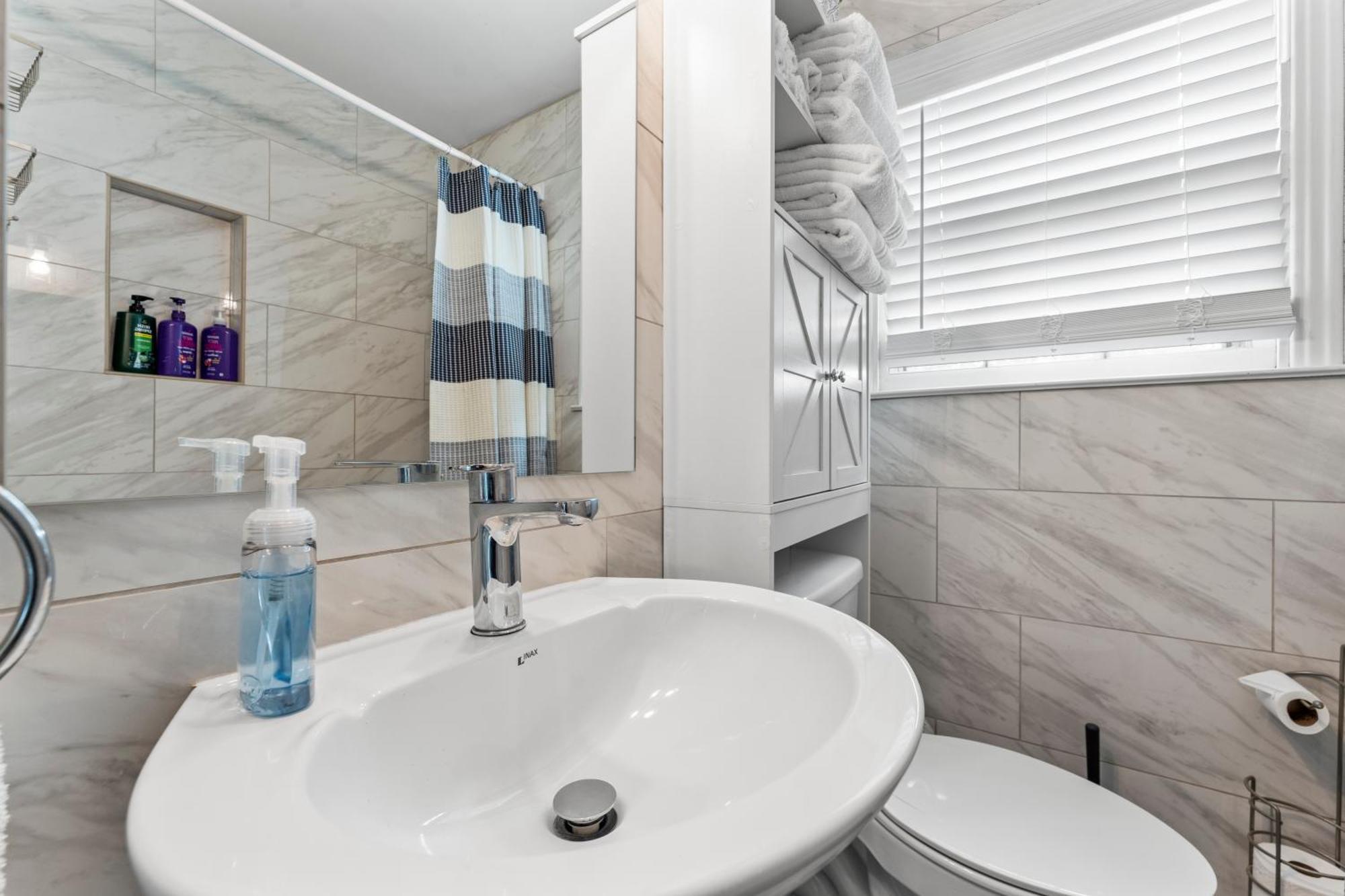 Second Home - 3 Bed 2 Bath 8 Minutes From Airport