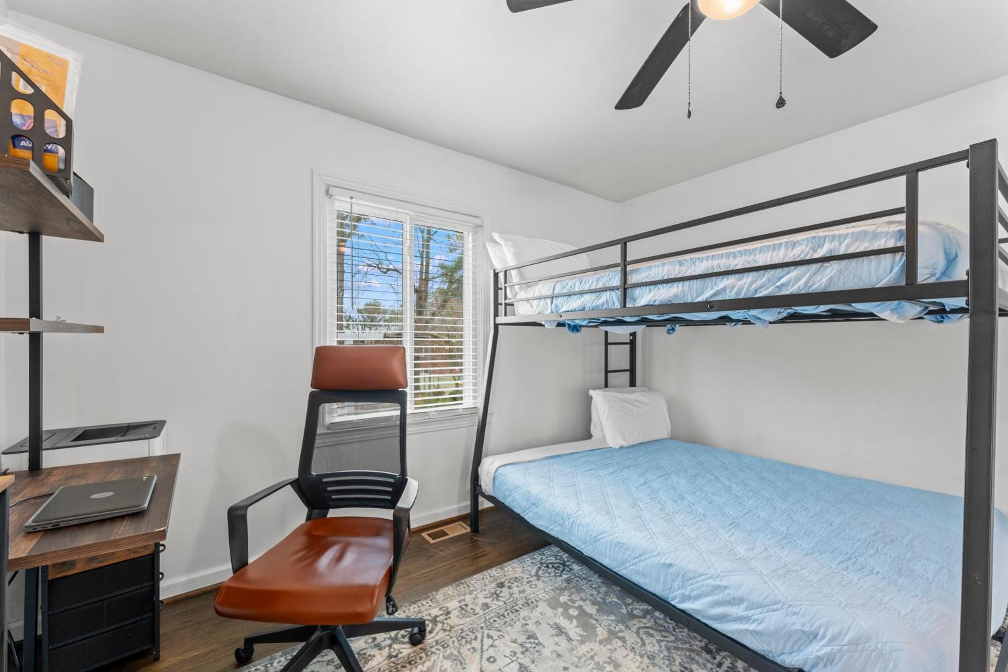 Second Home - 3 Bed 2 Bath 8 Minutes From Airport *