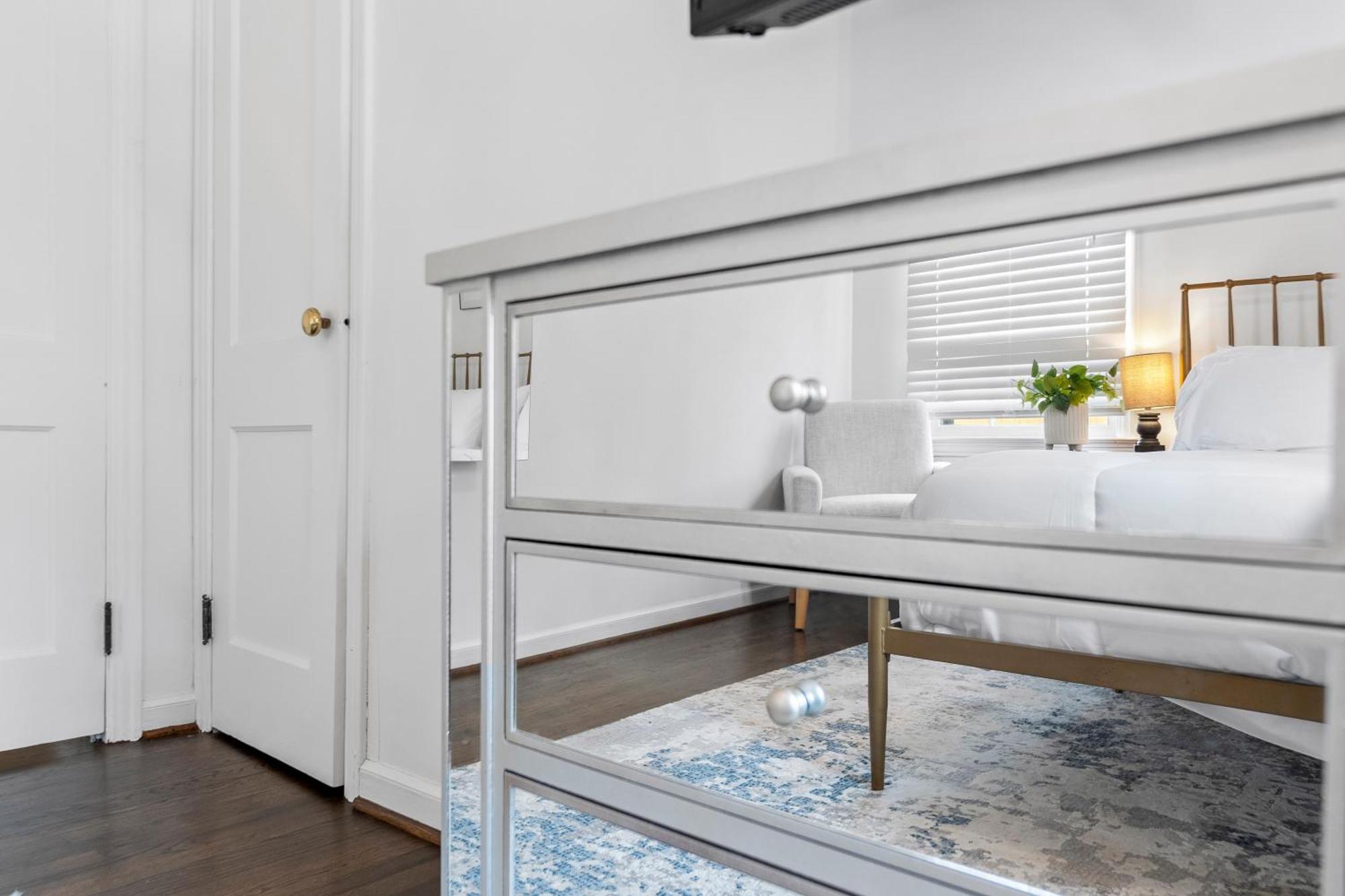 Second Home - 3 Bed 2 Bath 8 Minutes From Airport