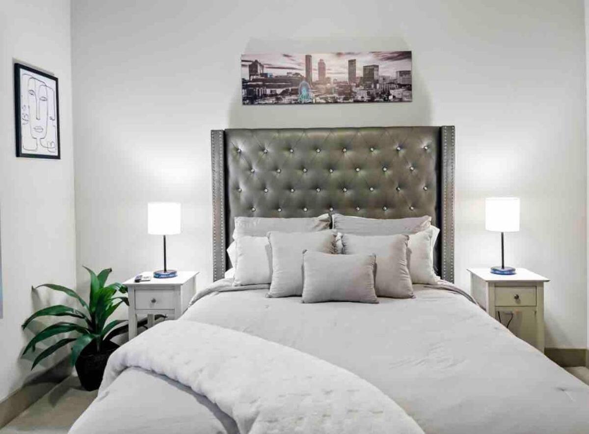 Apartment Midtown Oasis Overlooking Atl With Pool View And Balcony *