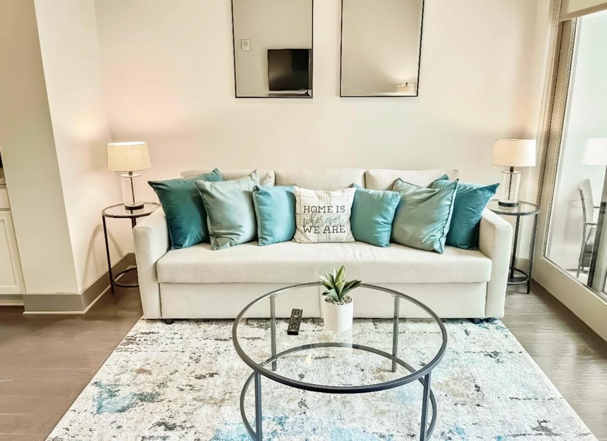 Midtown Oasis Overlooking Atl With Pool View And Balcony