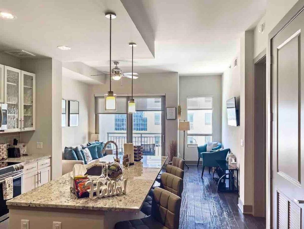 Apartment Midtown Oasis Overlooking Atl With Pool View And Balcony