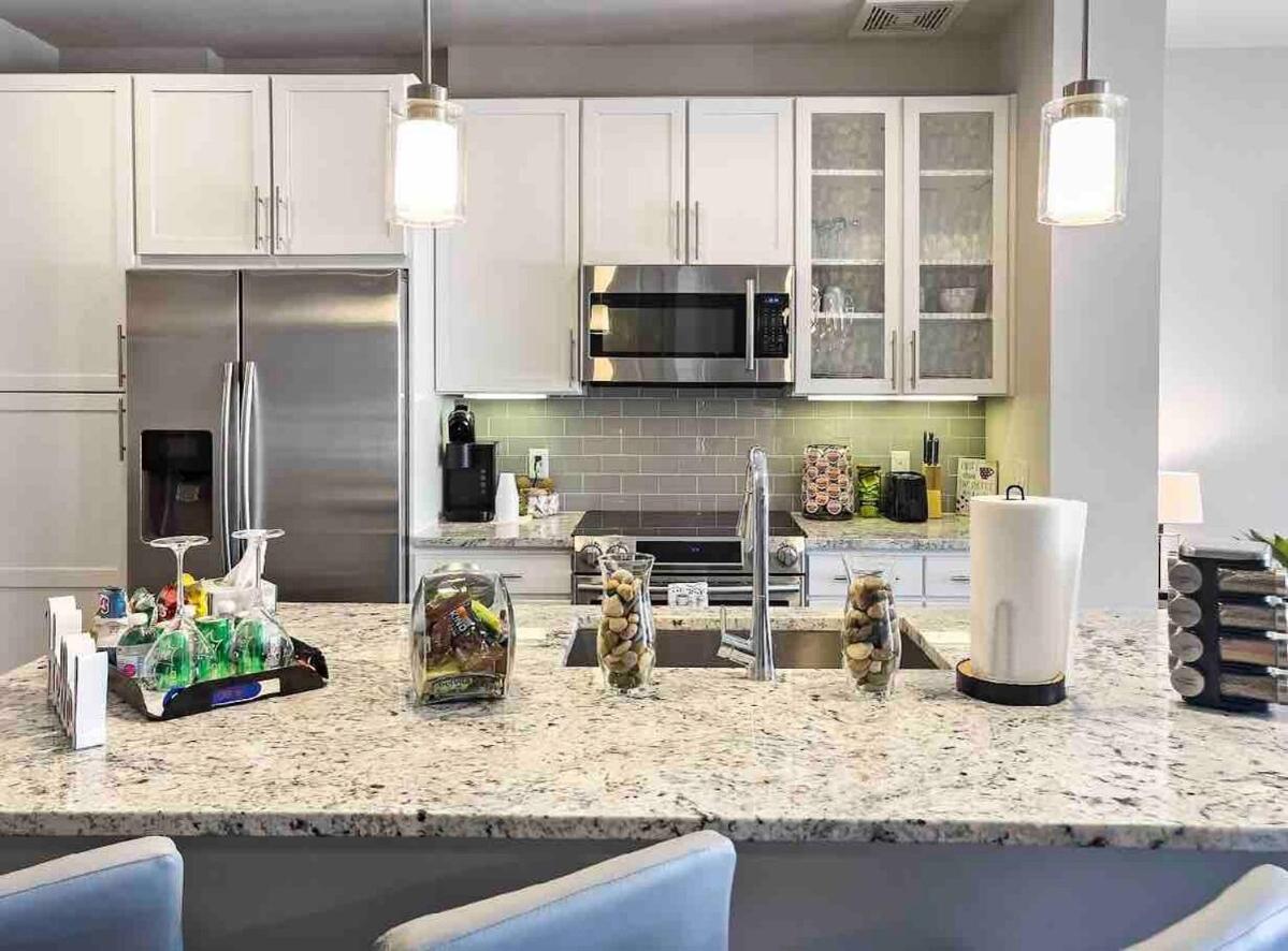 Midtown Oasis Overlooking Atl With Pool View And Balcony Apartment Atlanta