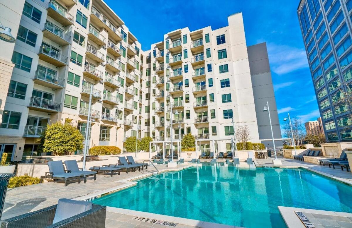 Apartment Midtown Oasis Overlooking Atl With Pool View And Balcony *