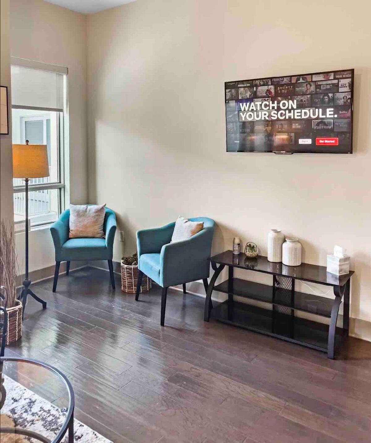 Apartment Midtown Oasis Overlooking Atl With Pool View And Balcony Atlanta