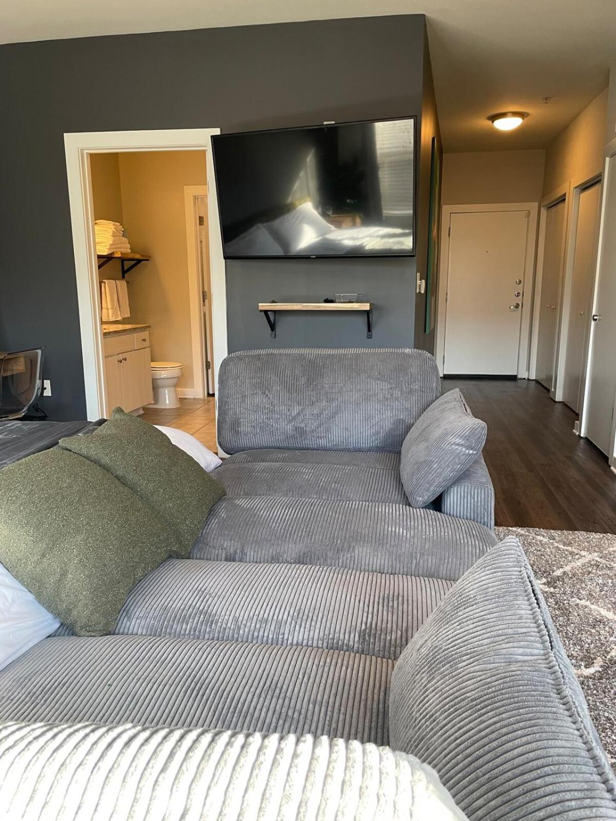 King Bed, Walk To Beltline Inman Park, Pets Welcome Apartment Atlanta