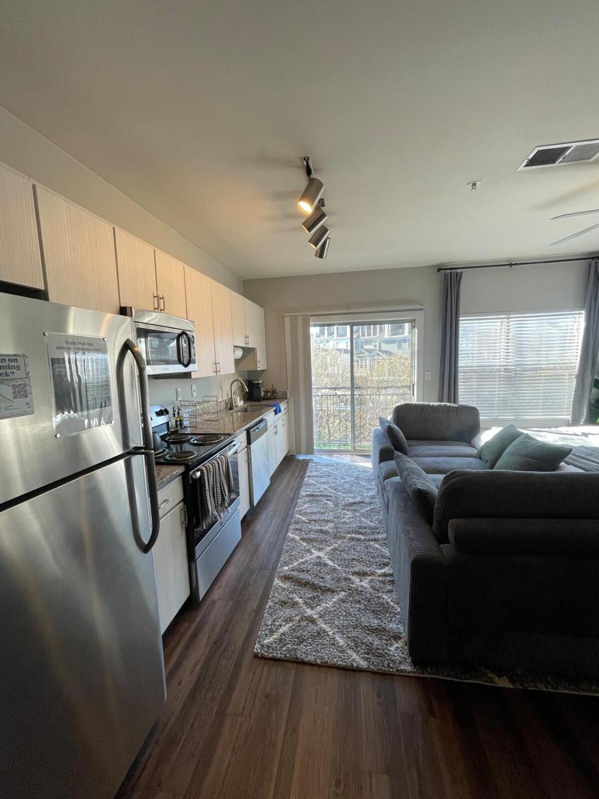 King Bed, Walk To Beltline Inman Park, Pets Welcome Apartment *