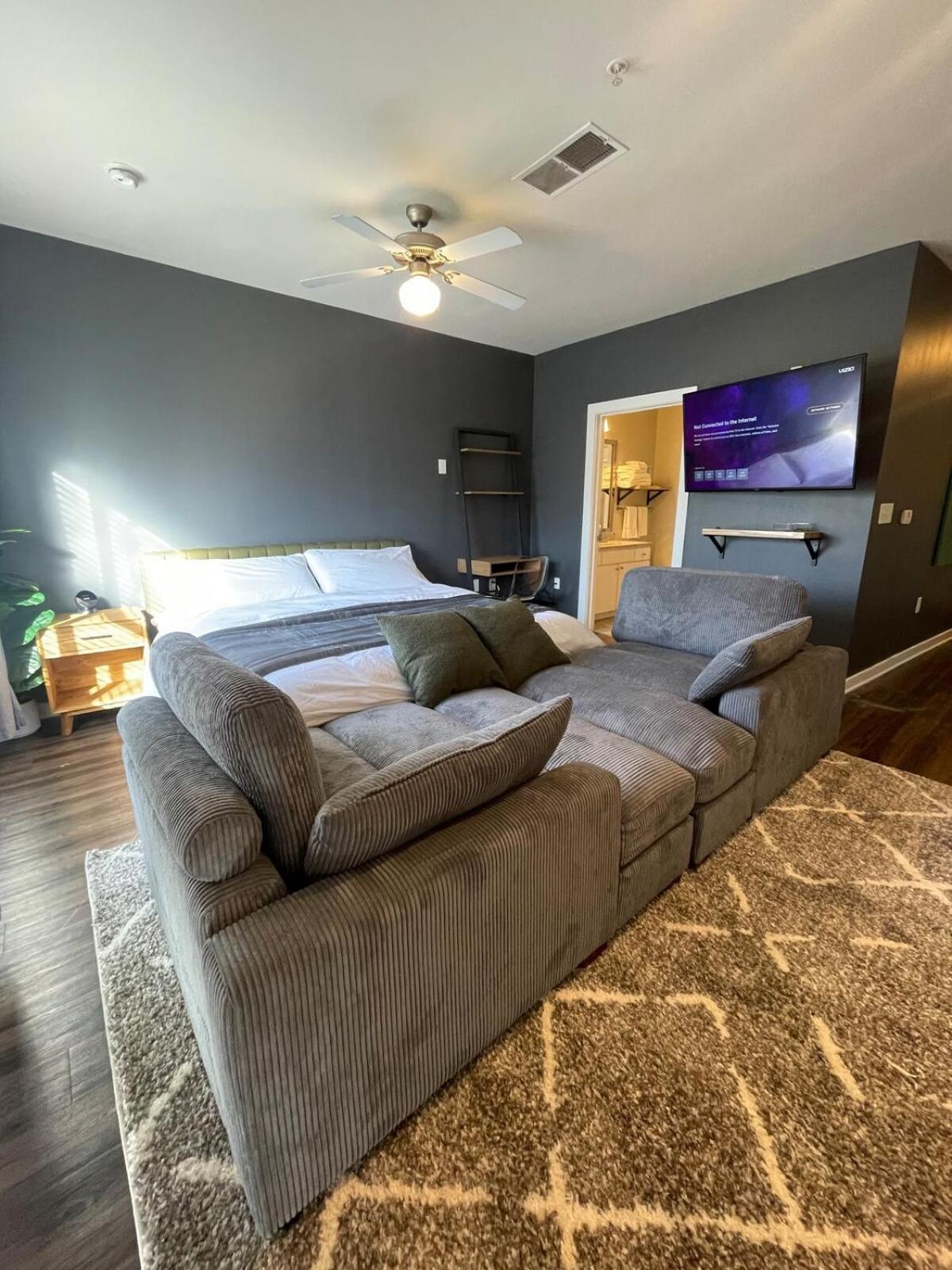 Apartment King Bed, Walk To Beltline Inman Park, Pets Welcome