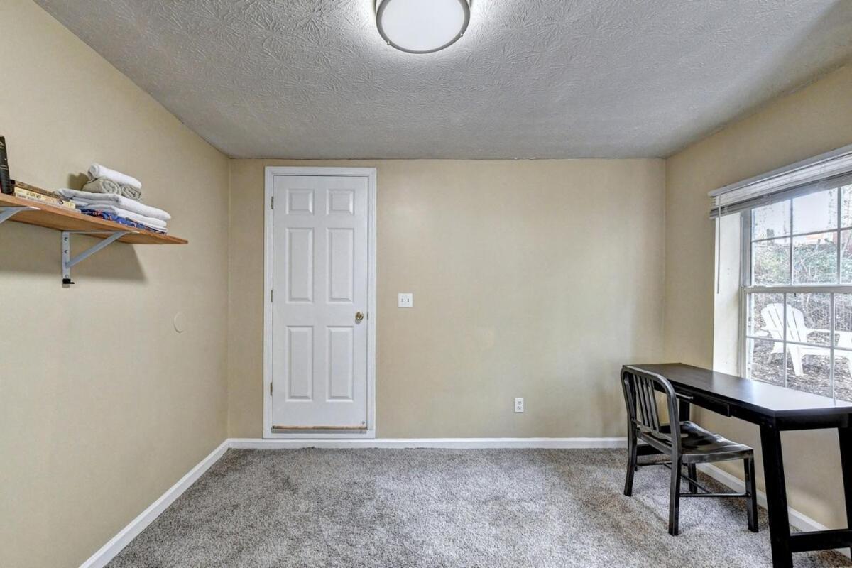 Cheerful 2-bedroom Midtown Home- Sleeps 7 Holiday home