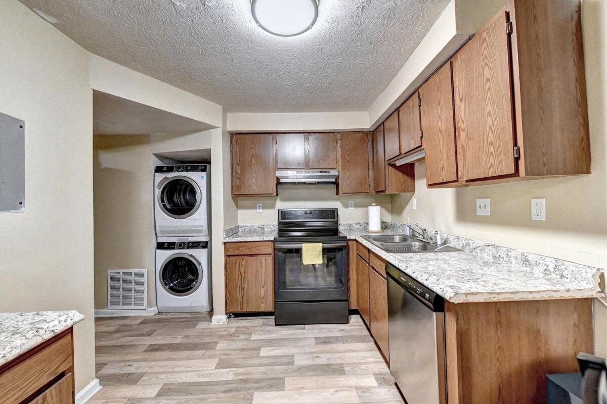 Holiday home Cheerful 2-bedroom Midtown Home- Sleeps 7