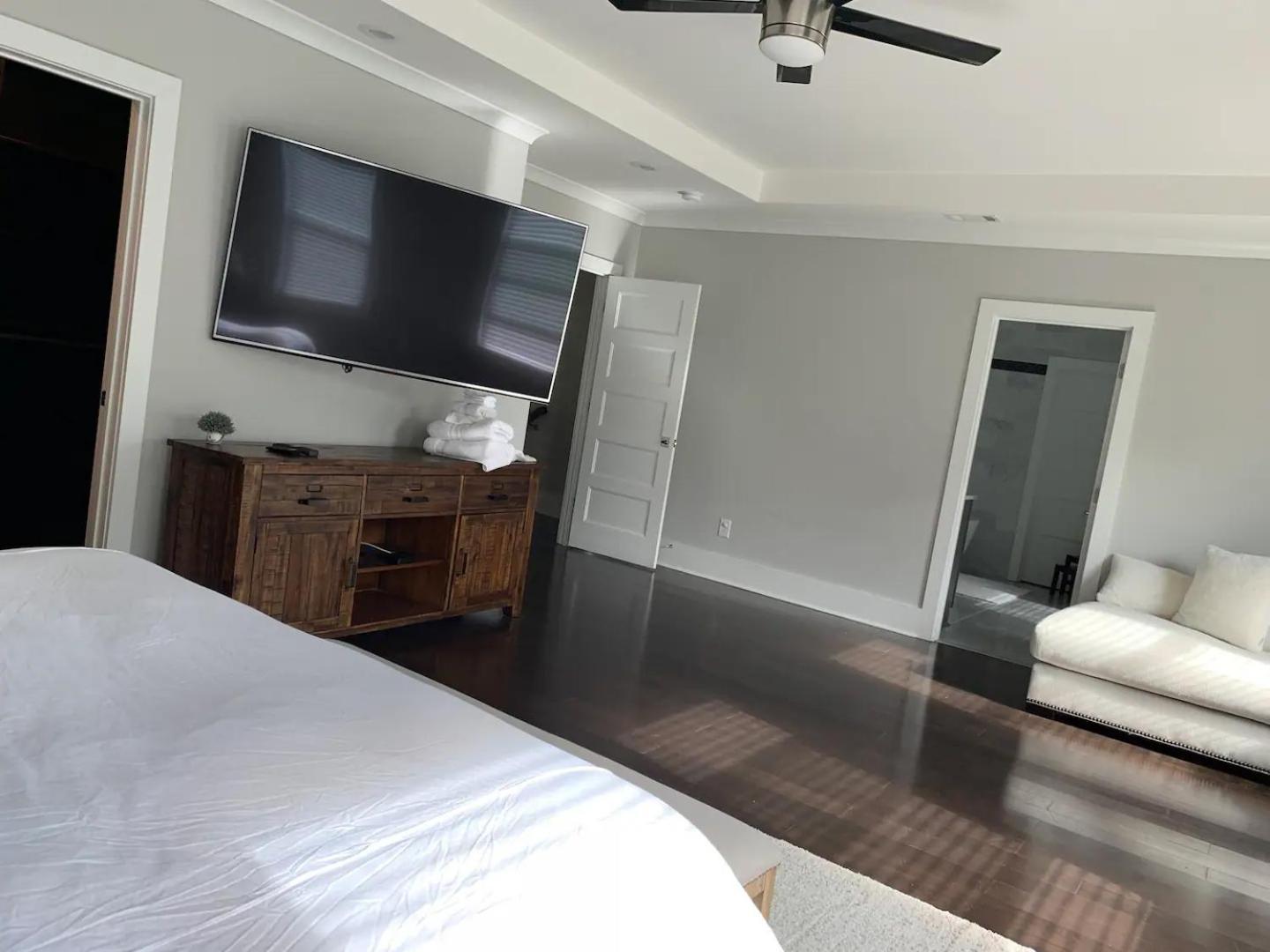 Holiday home Large New Luxury With Heated Pool And