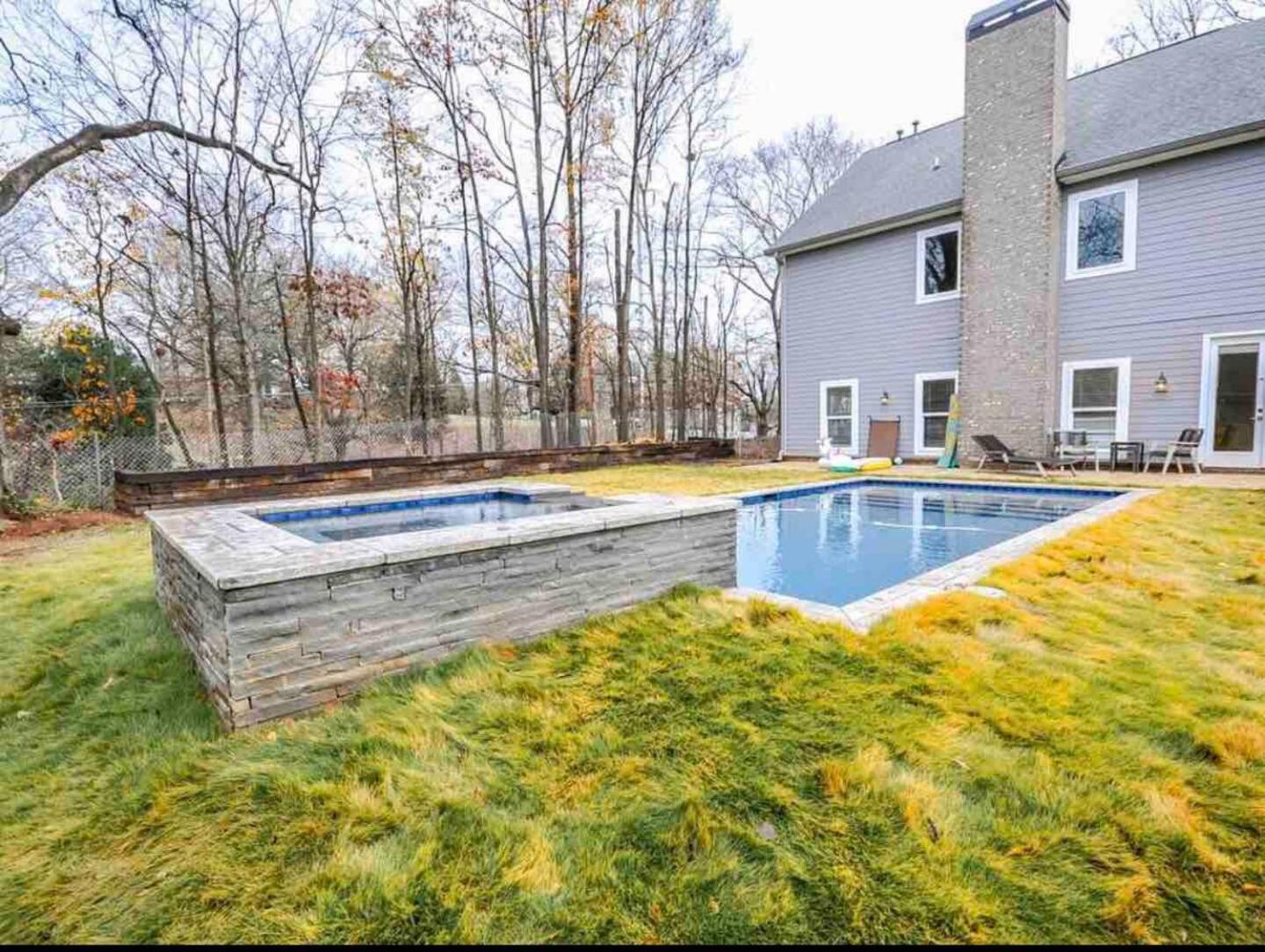 Large New Luxury With Heated Pool And Holiday home