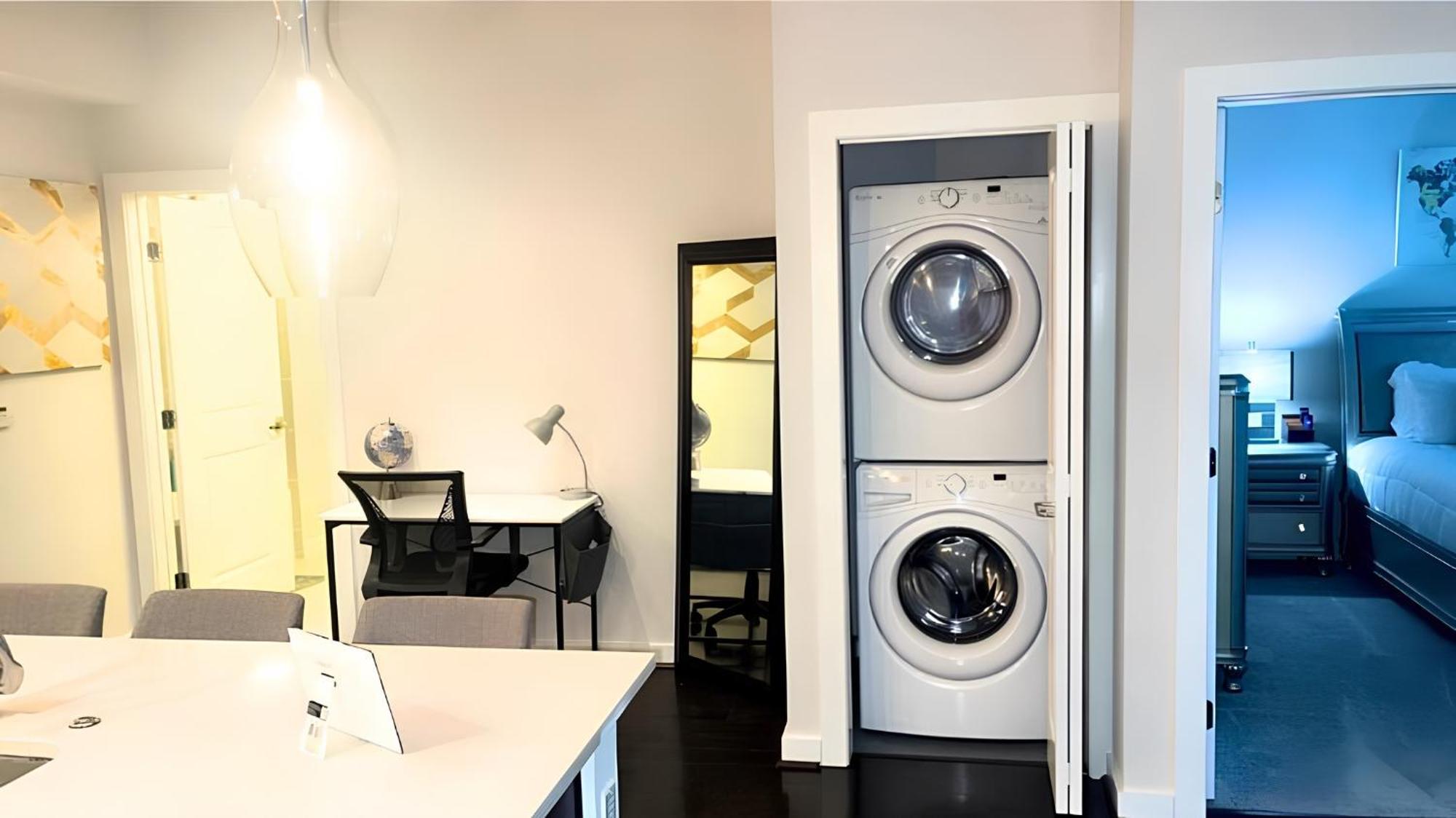 Blue Luxe-highrise, Balcony, Year-round Pool, View! * Atlanta