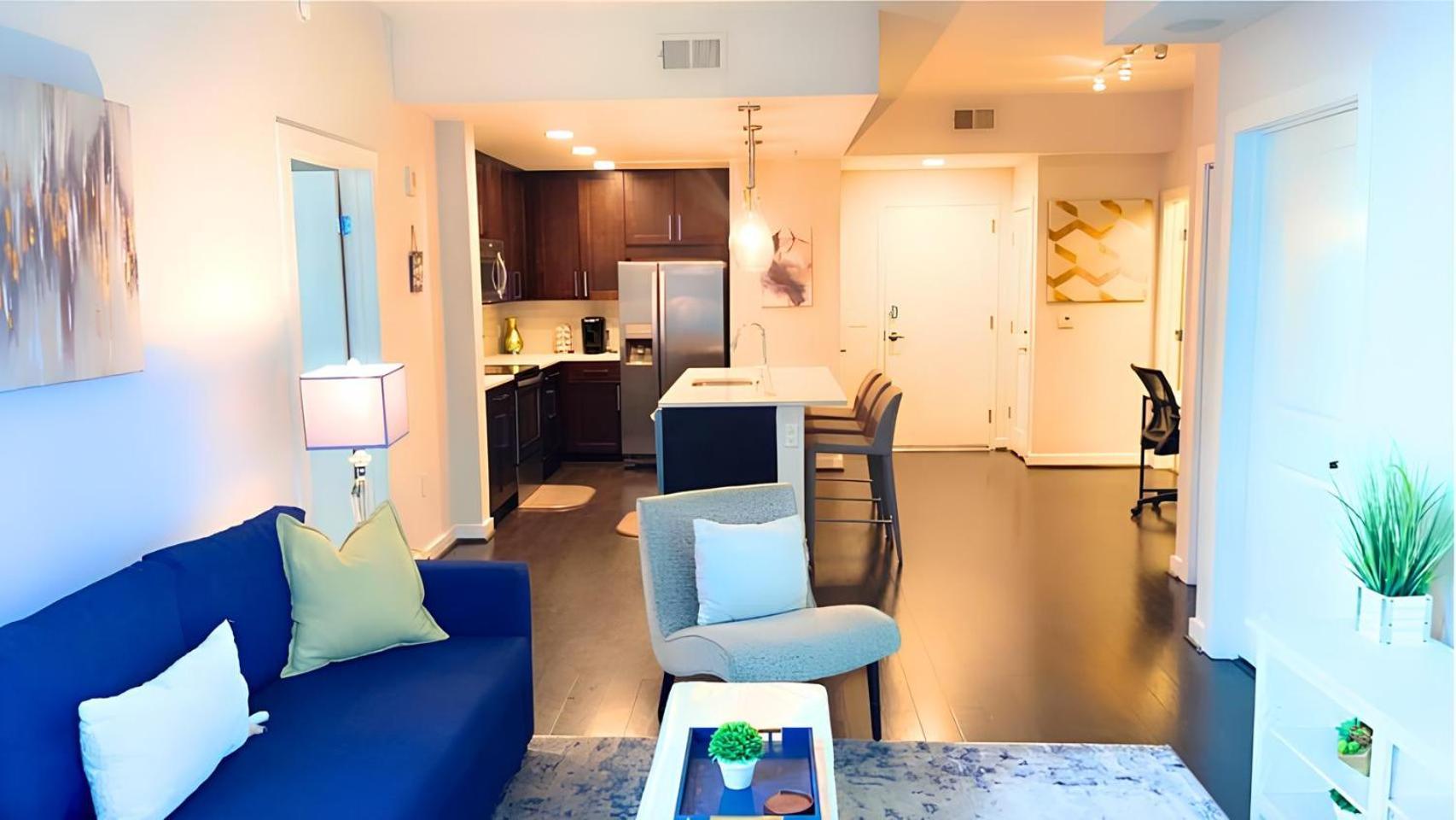 Blue Luxe-highrise, Balcony, Year-round Pool, View! Apartment