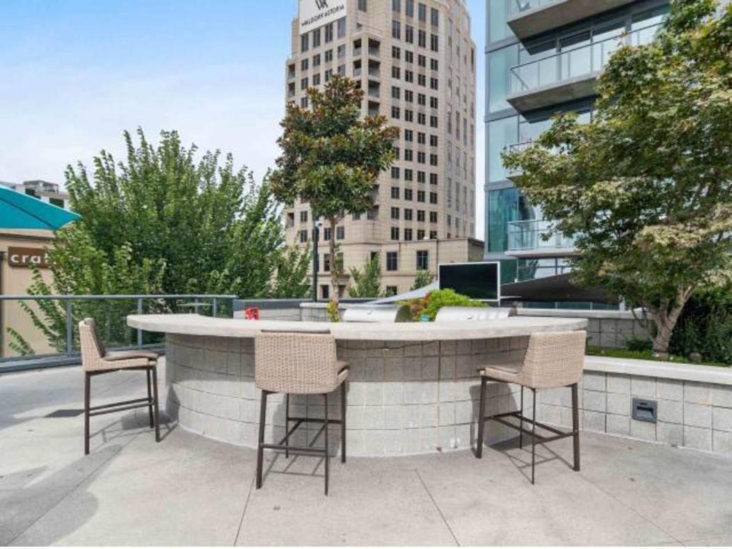 Apartment Blue Luxe-highrise, Balcony, Year-round Pool, View! *