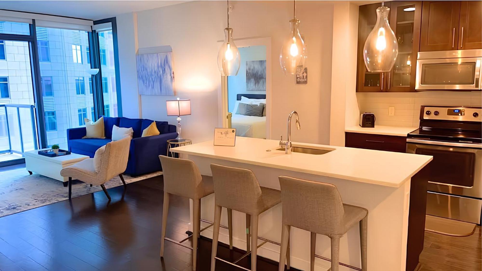 Blue Luxe-highrise, Balcony, Year-round Pool, View! Apartment *