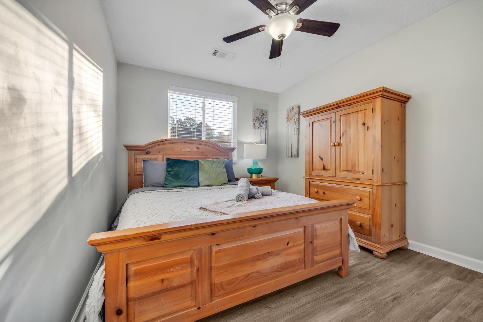 King Bed - Fireplace - Backyard - Wi-fi - Parking! Apartment Atlanta