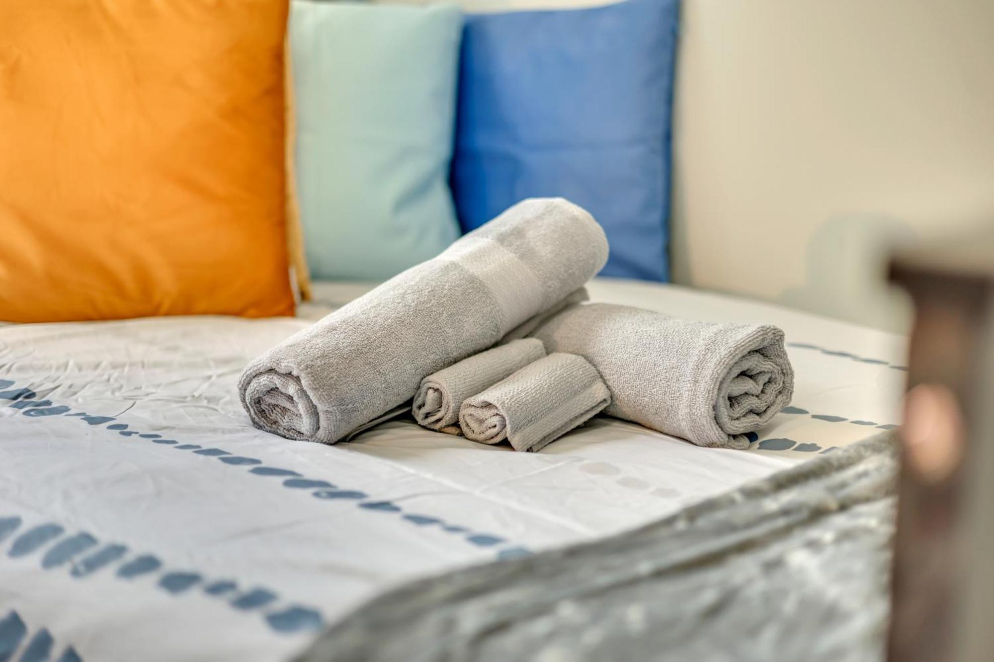 King Bed - Fireplace - Backyard - Wi-fi - Parking! Atlanta