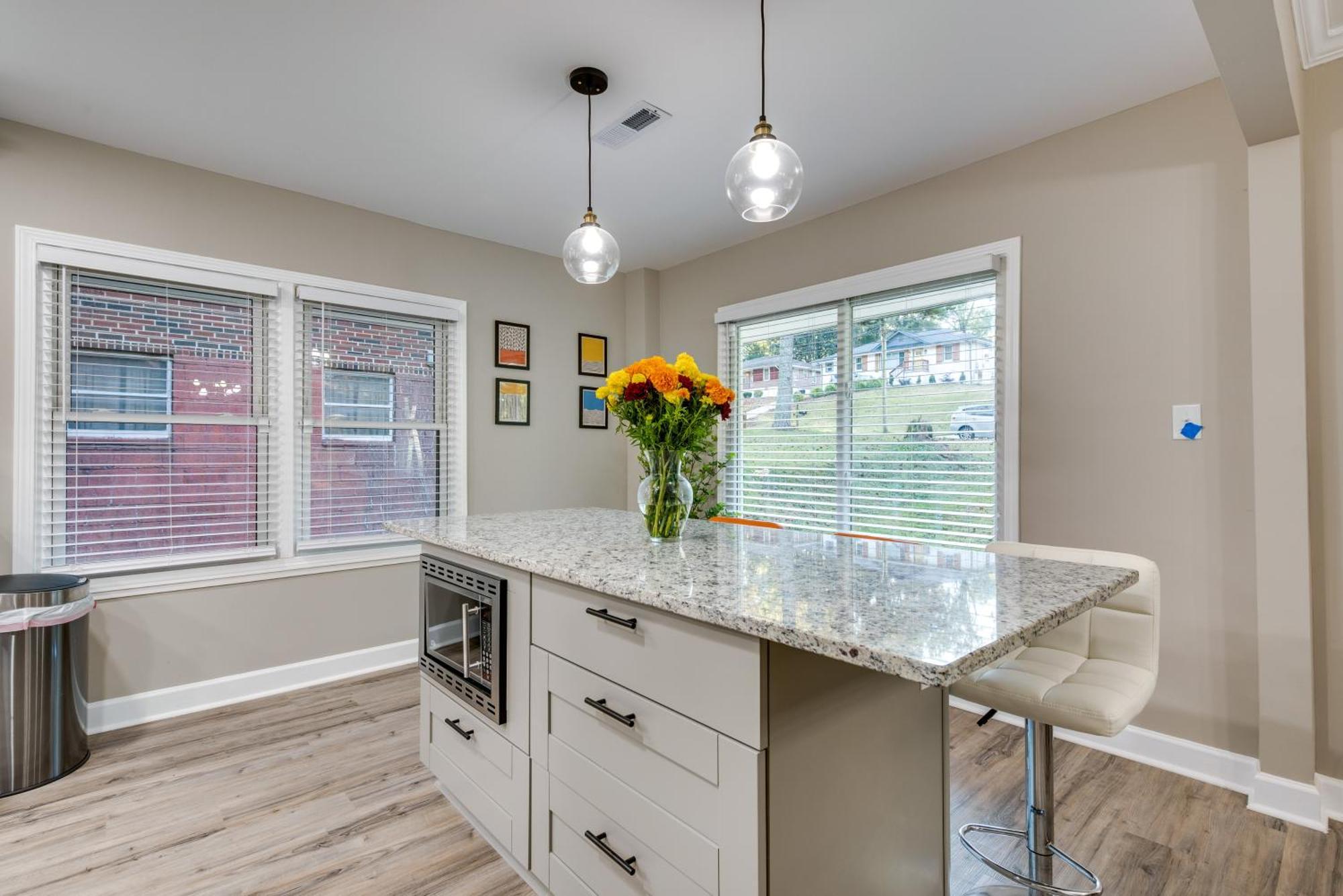 Apartment Modern Vacation Near Downtown! *