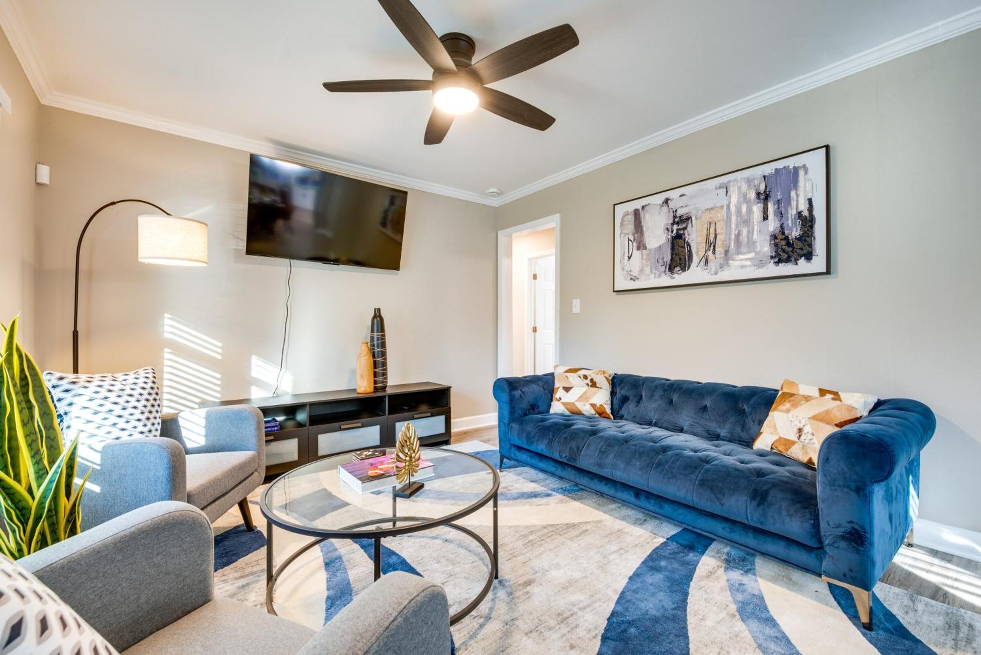 Apartment Modern Vacation Near Downtown! *