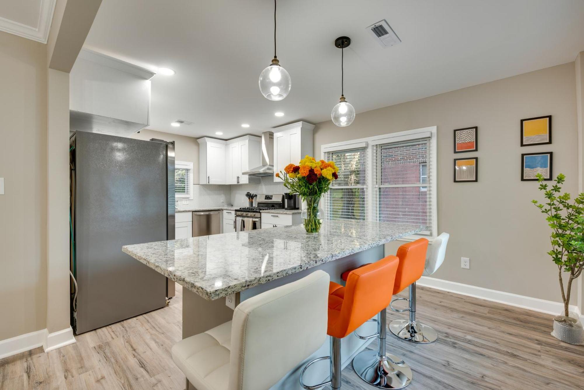 Modern Vacation Near Downtown! Apartment *