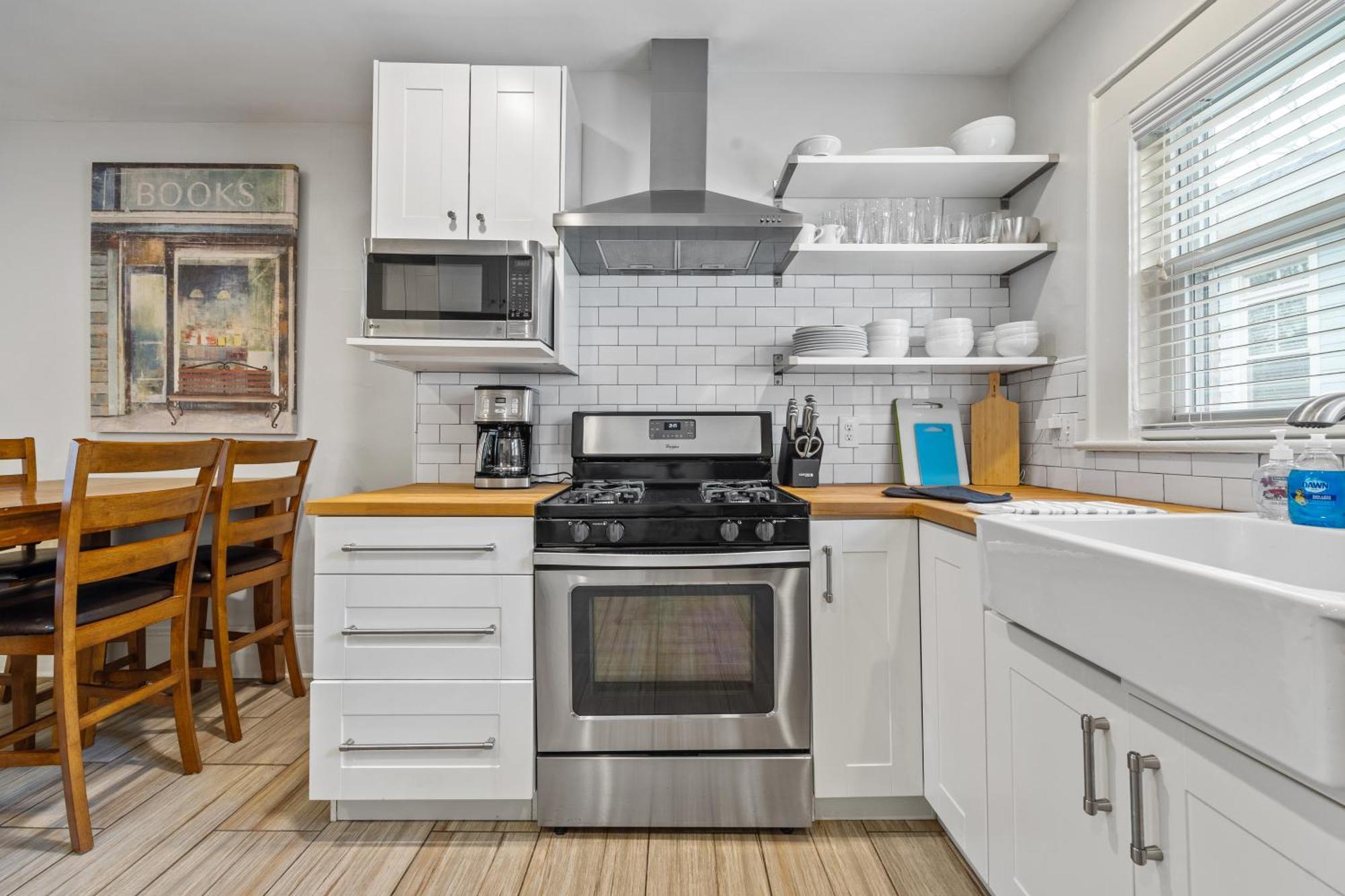 Cozy 4br 2ba Near Inman Park Holiday home
