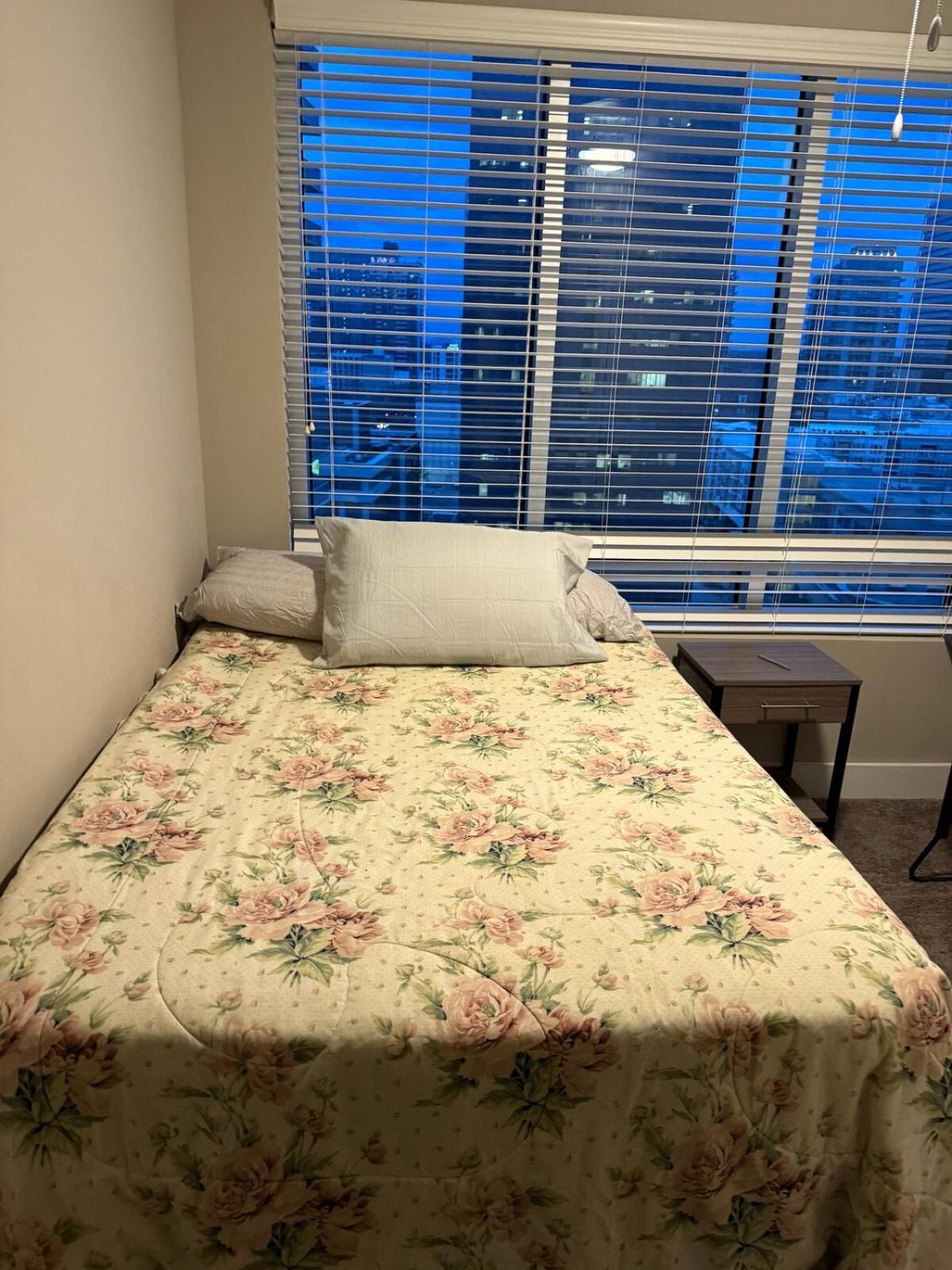 Lux High Rise One Stop Apartment *