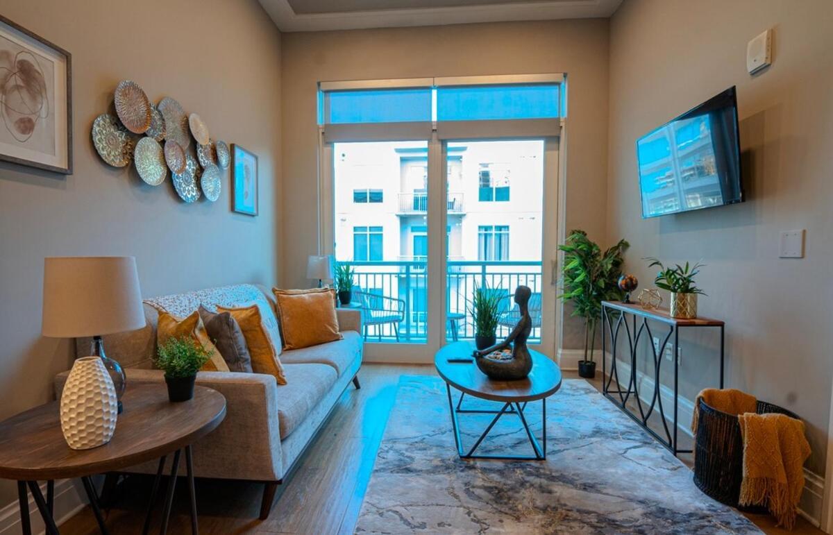 Abode In The Apartment *