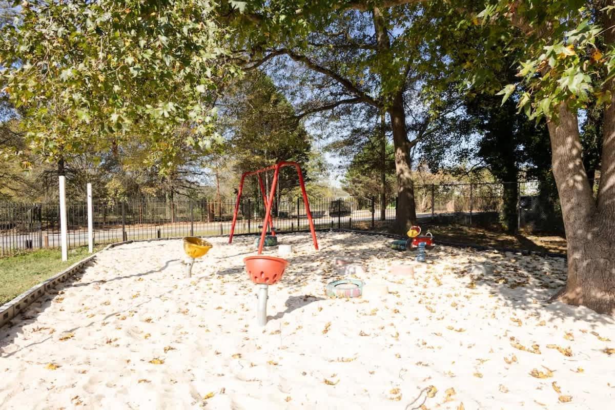 Spacious Tiny By Airport-free Prkng-fast Wifi Holiday home