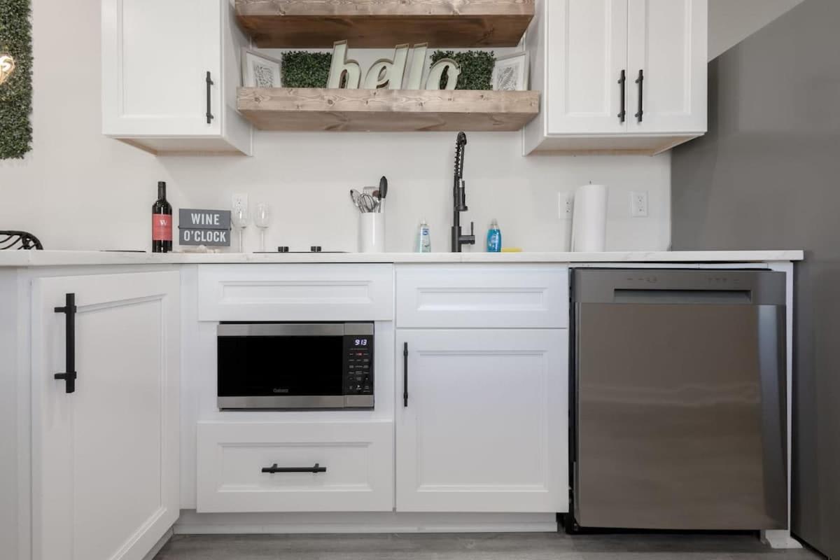 Spacious Tiny By Airport-free Prkng-fast Wifi