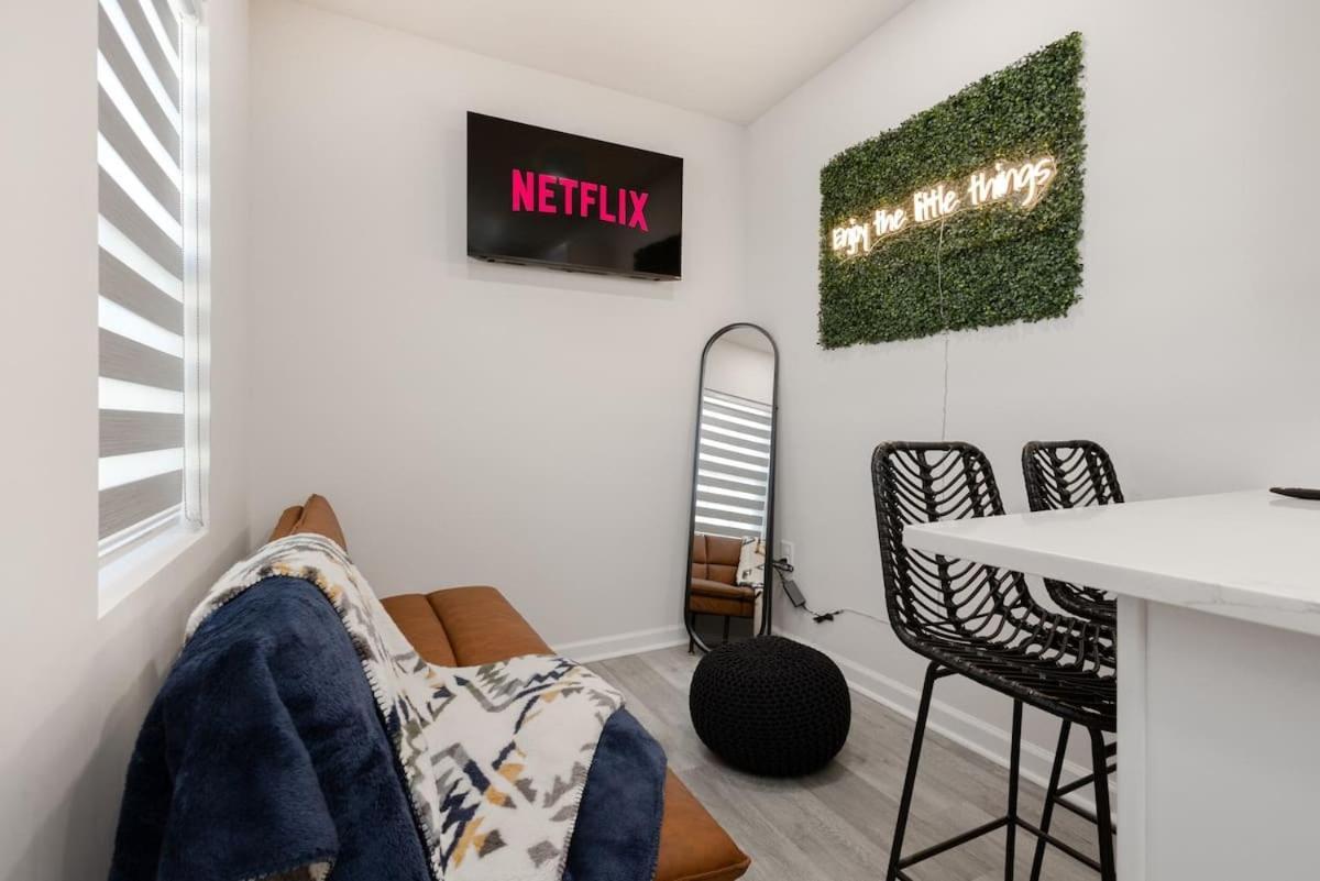 Spacious Tiny By Airport-free Prkng-fast Wifi Holiday home *