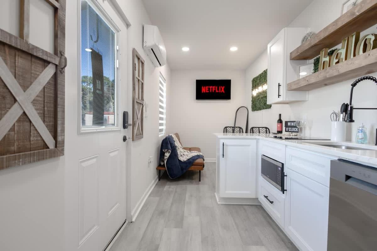 Spacious Tiny By Airport-free Prkng-fast Wifi Holiday home