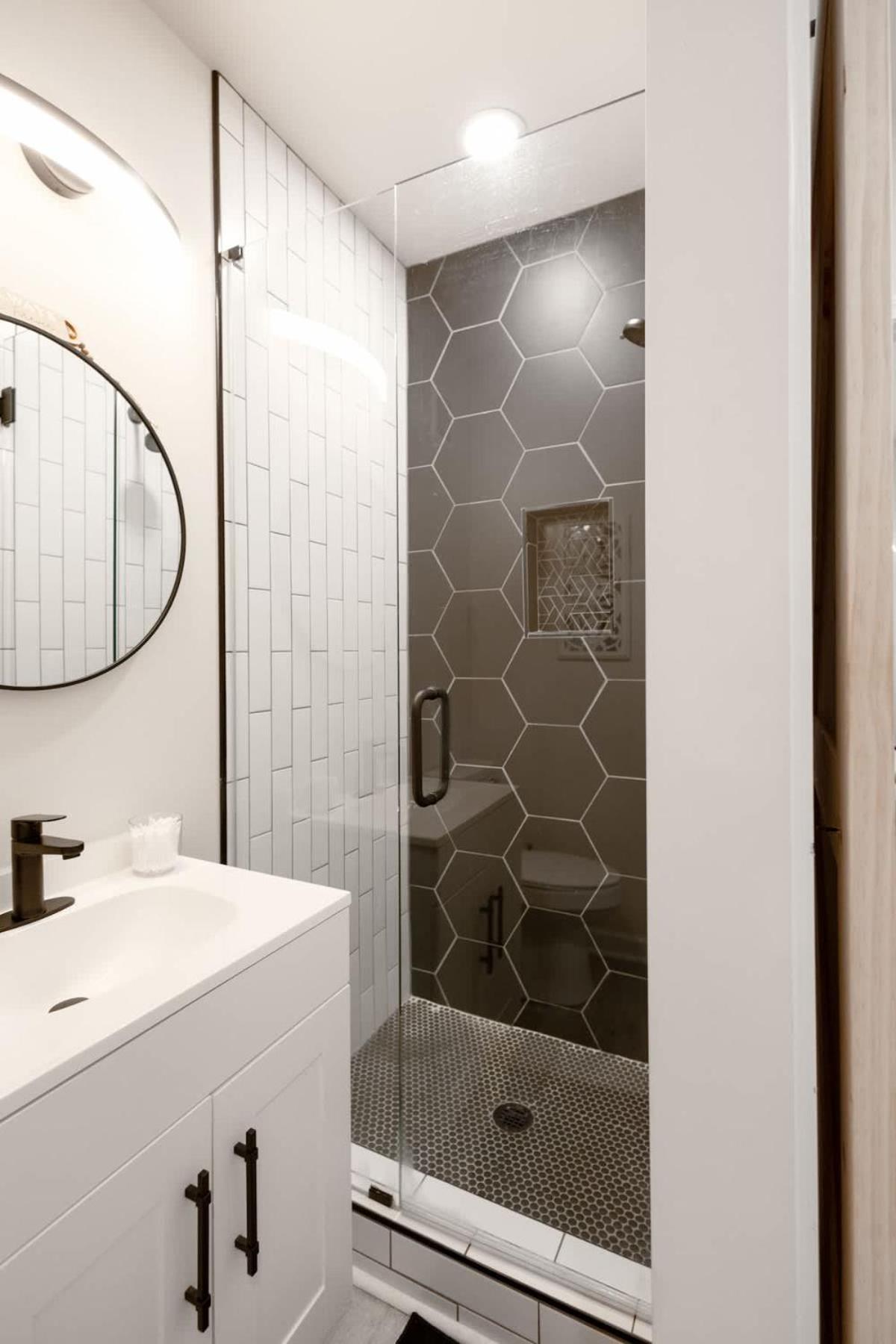 Spacious Tiny By Airport-free Prkng-fast Wifi *